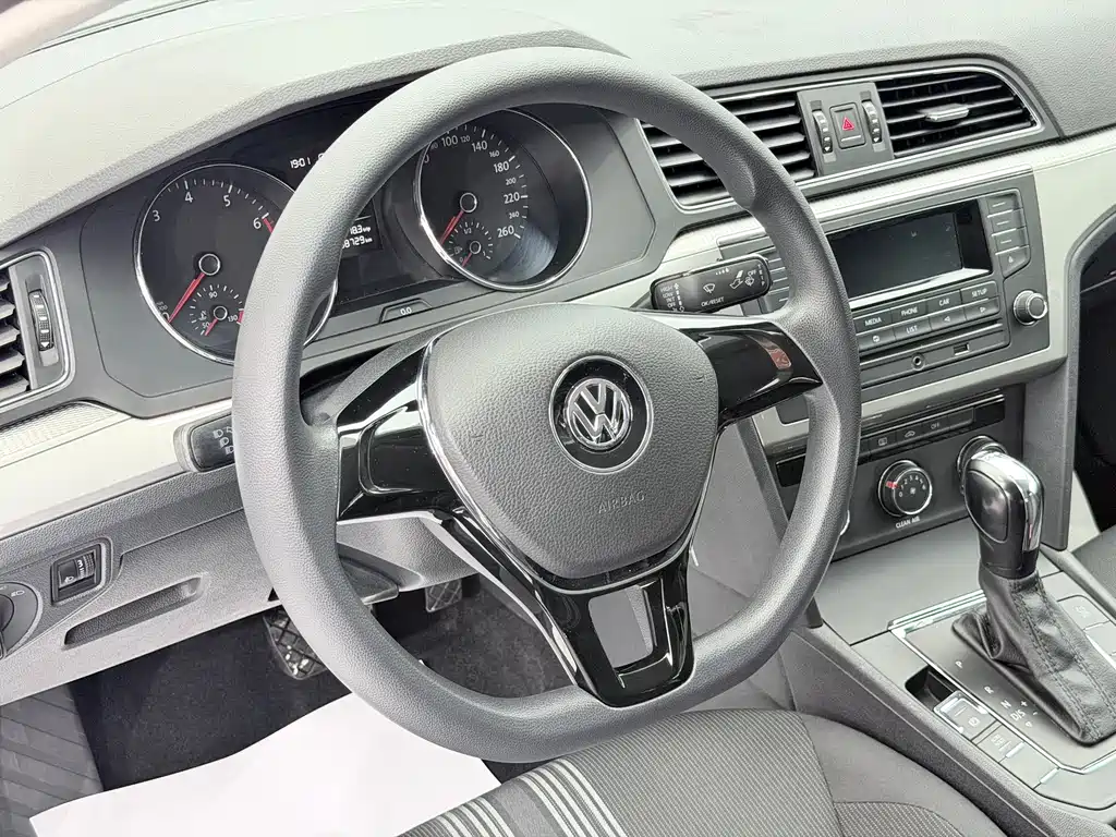 Volkswagen Lamando 2016 — фото 10