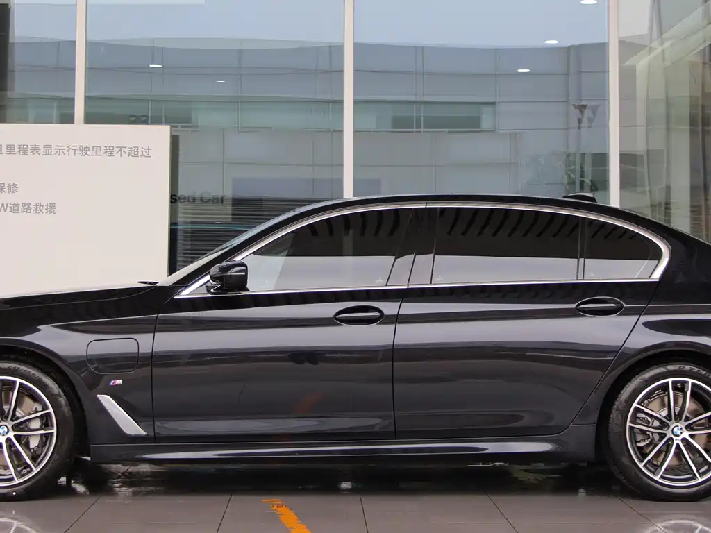BMW 5 Series New Energy 2023 — фото 2