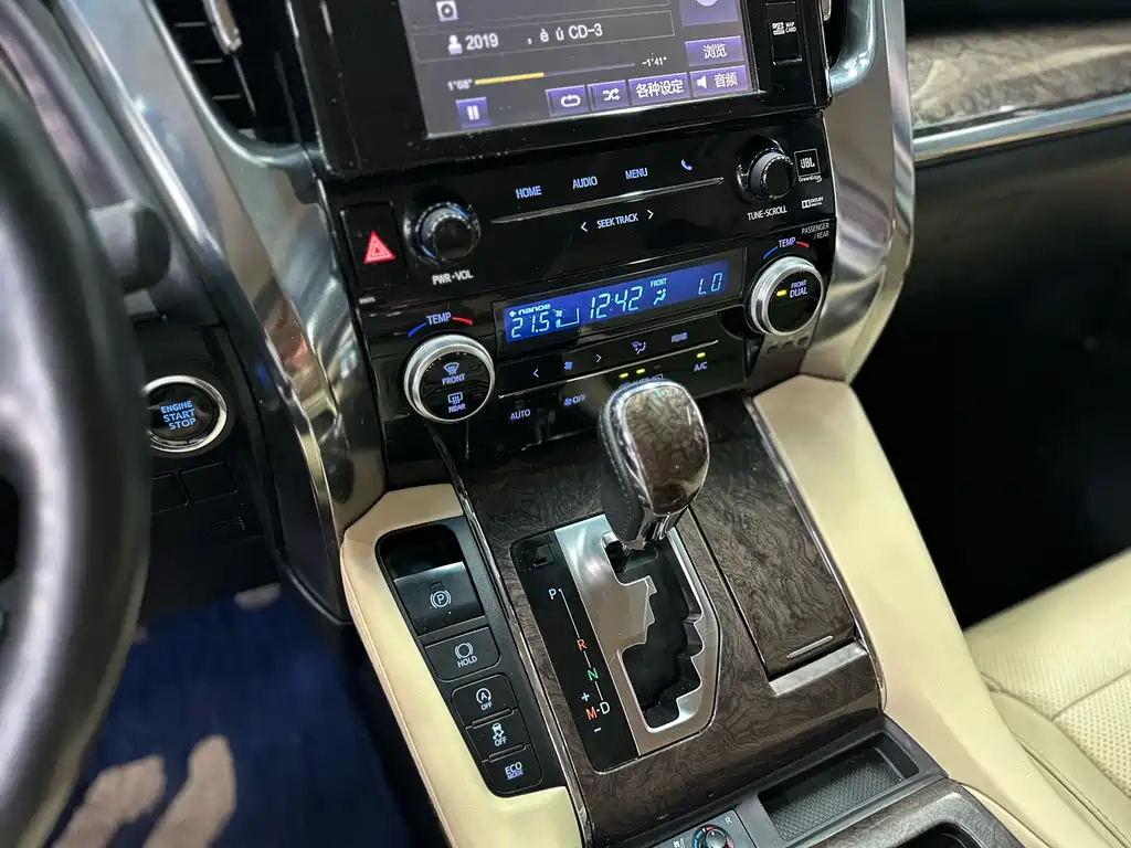 Toyota Alphard 2019 — фото 13