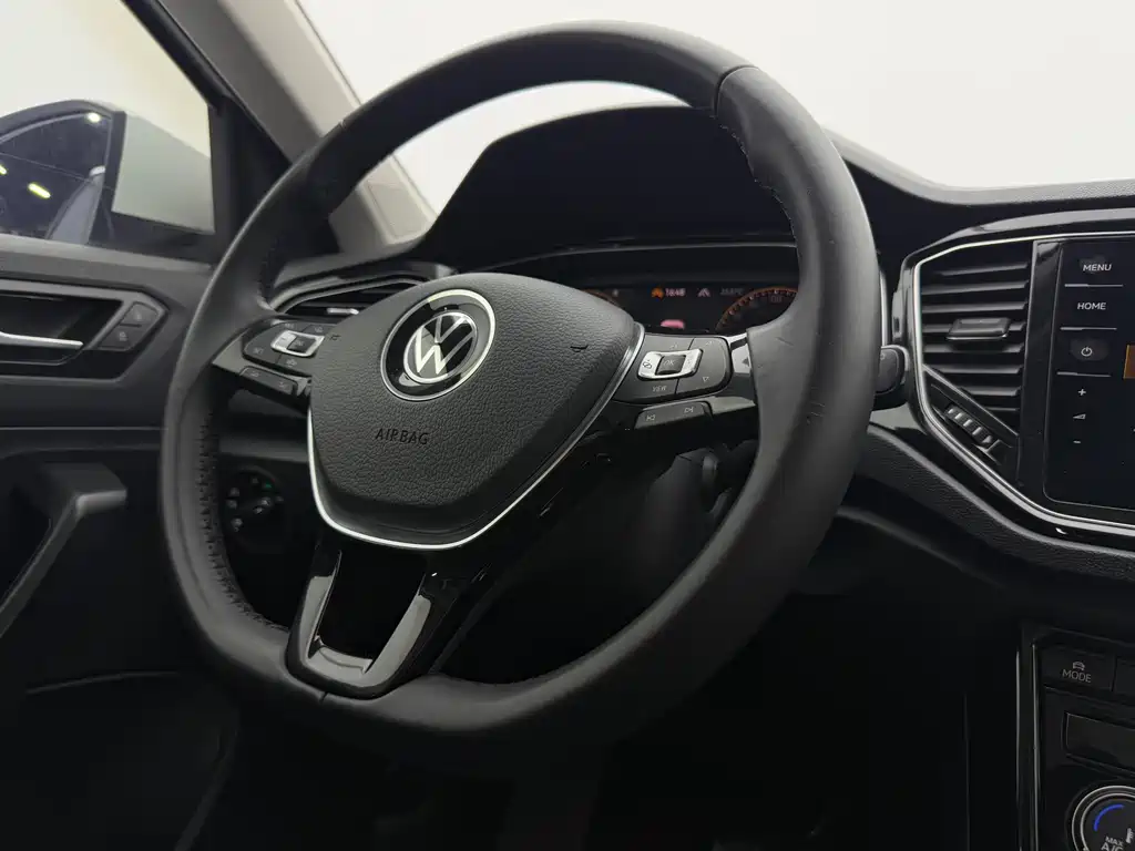 Volkswagen T-Roc 2022 — фото 13