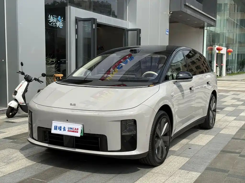 Li Auto i8 2025