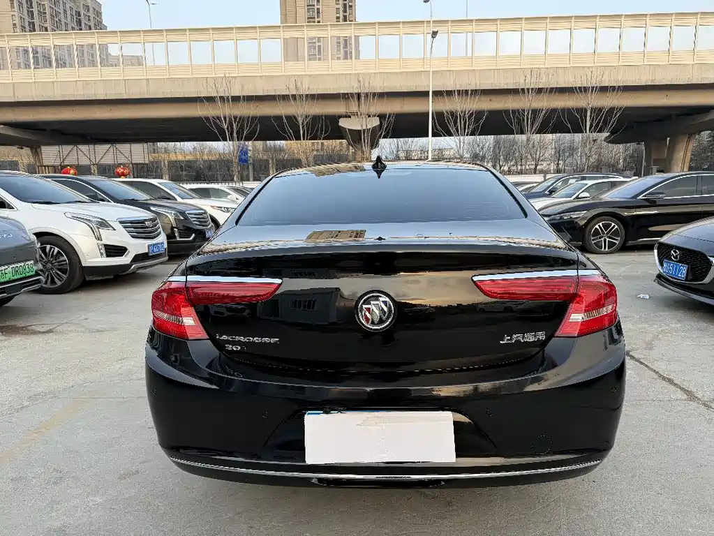 Buick LaCrosse 2017 — фото 10