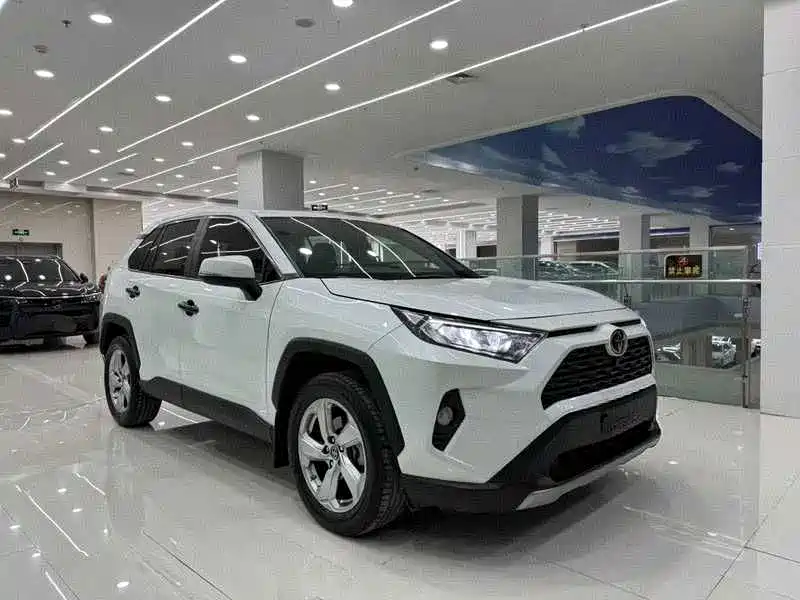 Toyota RAV4 2020 — фото 3
