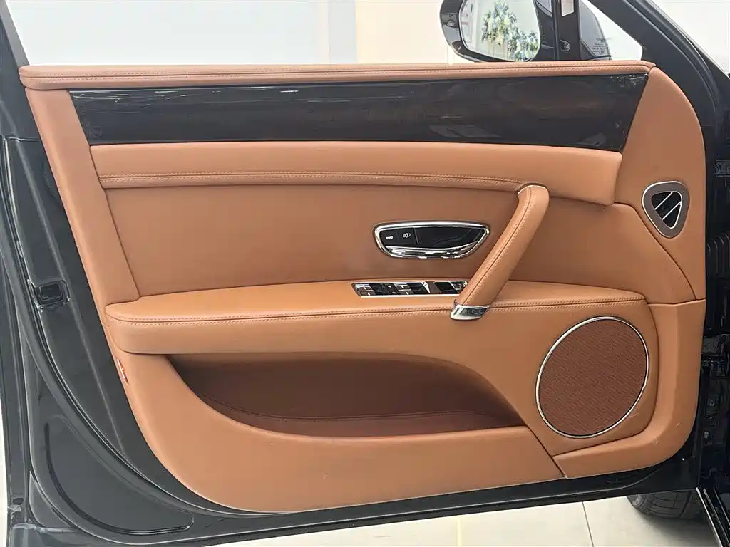 Bentley Flying Spur 2016 — фото 11