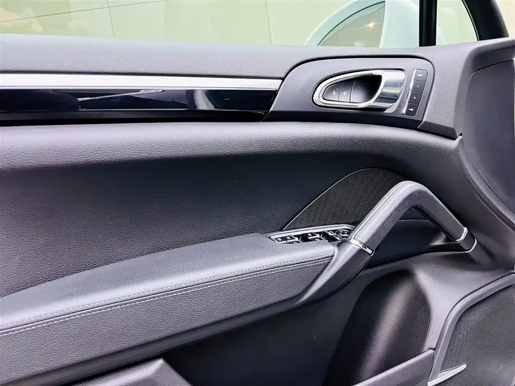 Porsche Cayenne 2017 — фото 11