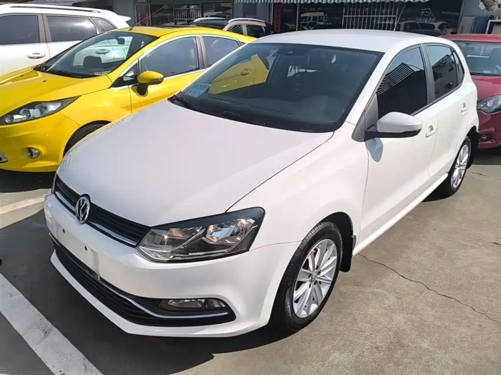 Volkswagen Polo 2015 — фото 1