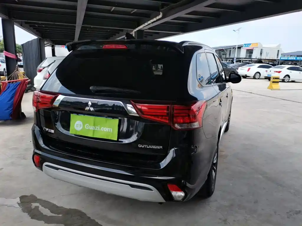 Mitsubishi Outlander 2021 — фото 7