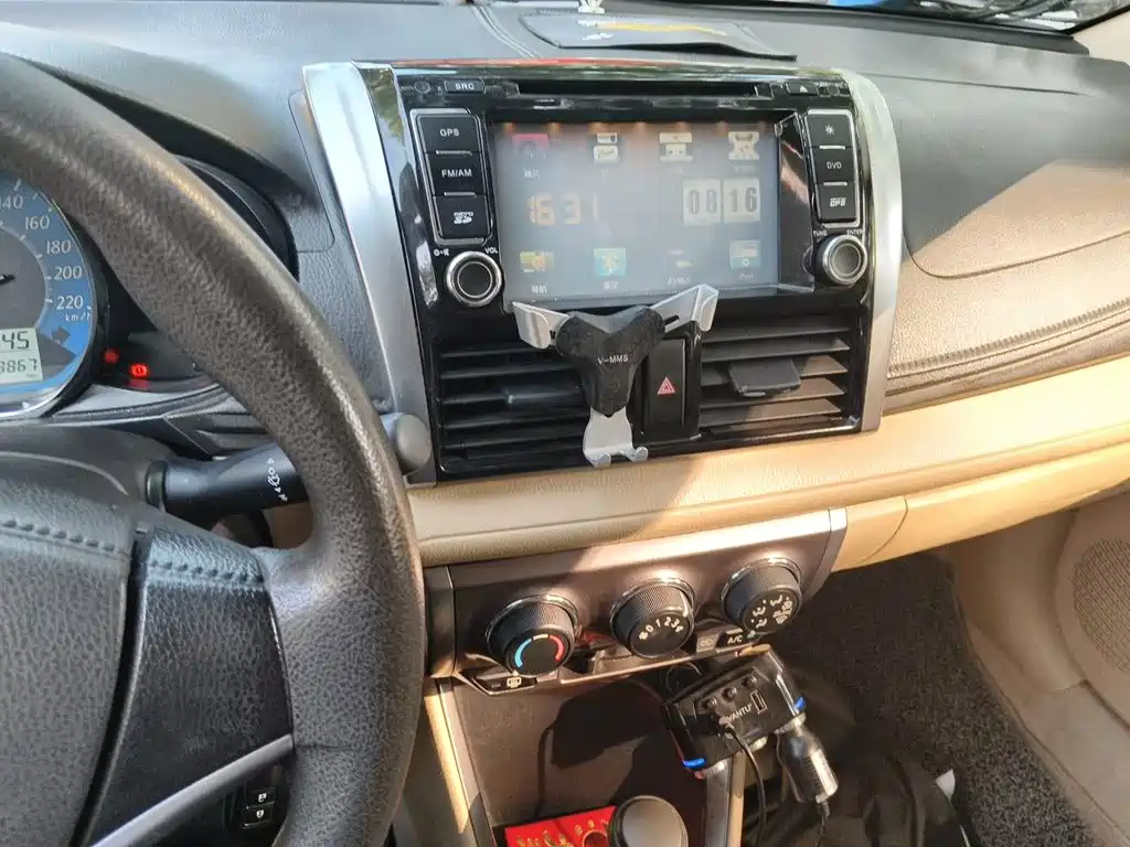 Toyota Yaris L 2014 — фото 14