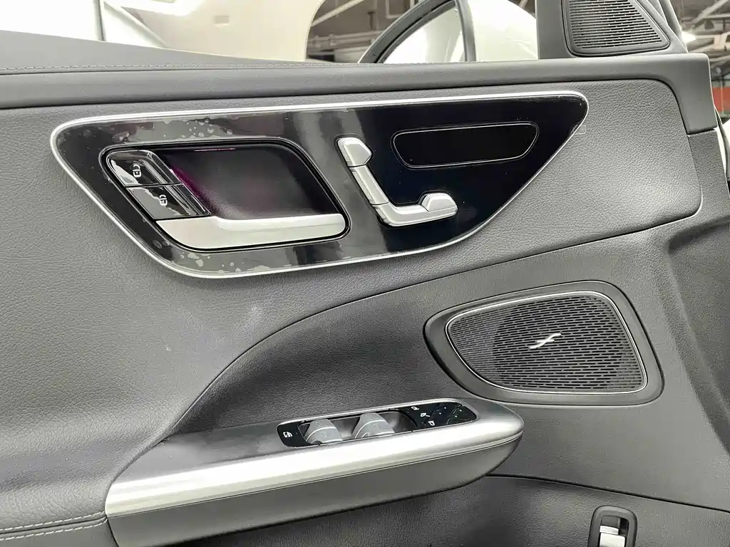 Mercedes-Benz C-Class 2023 — фото 13