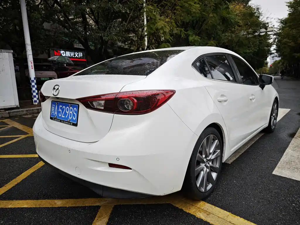 Mazda 3 Axela 2017 — фото 16
