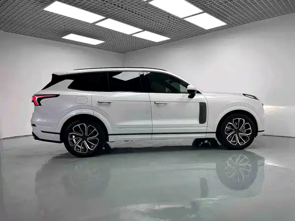 Lynk & Co 09 EM-P 2022