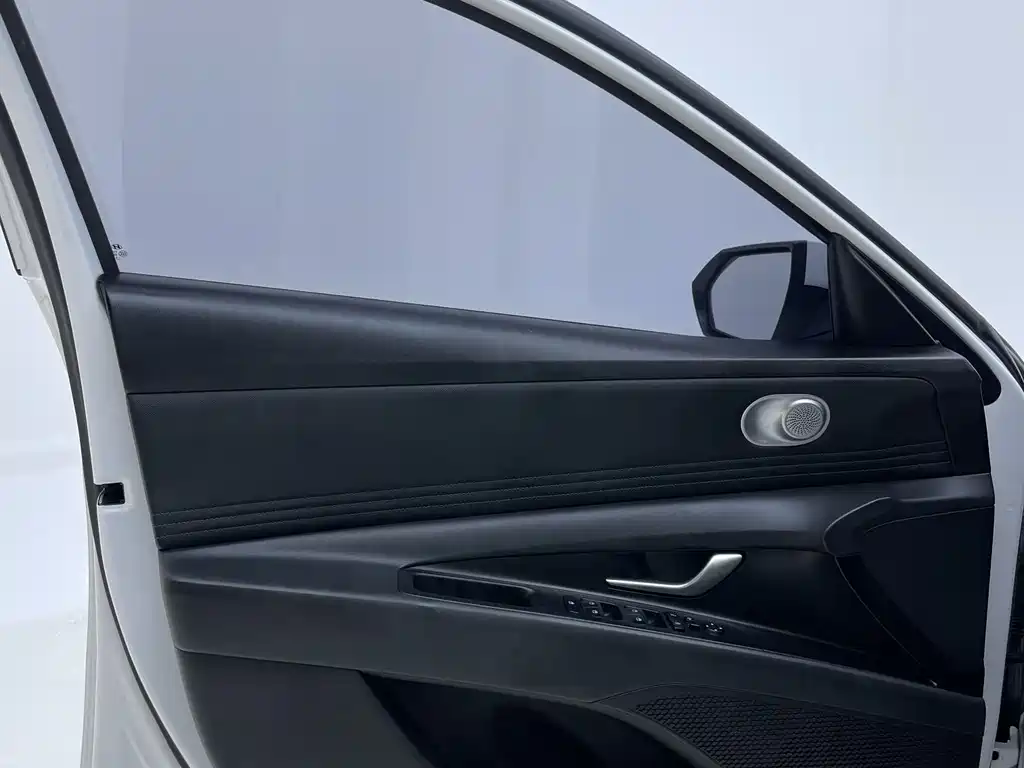 Hyundai Elantra 2022 — фото 11