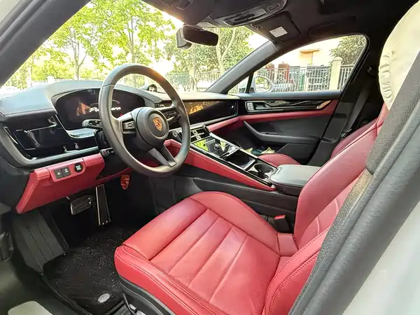 Porsche Panamera 2025