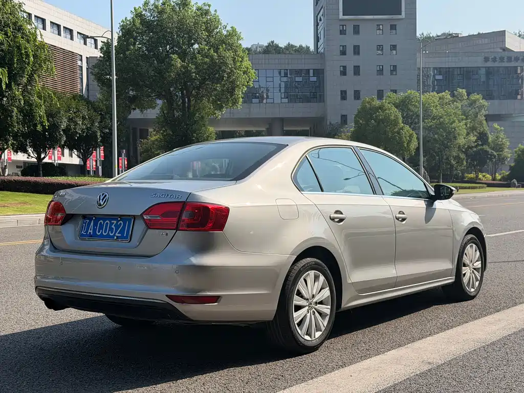 Volkswagen Sagitar 2014