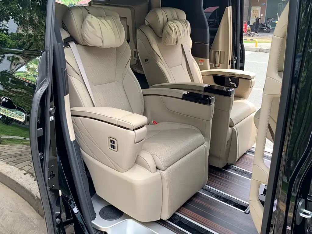 Toyota Alphard 2024 — фото 11