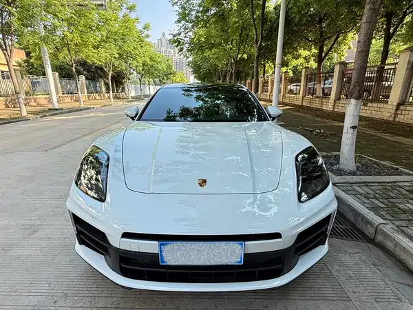 Porsche Panamera 2025