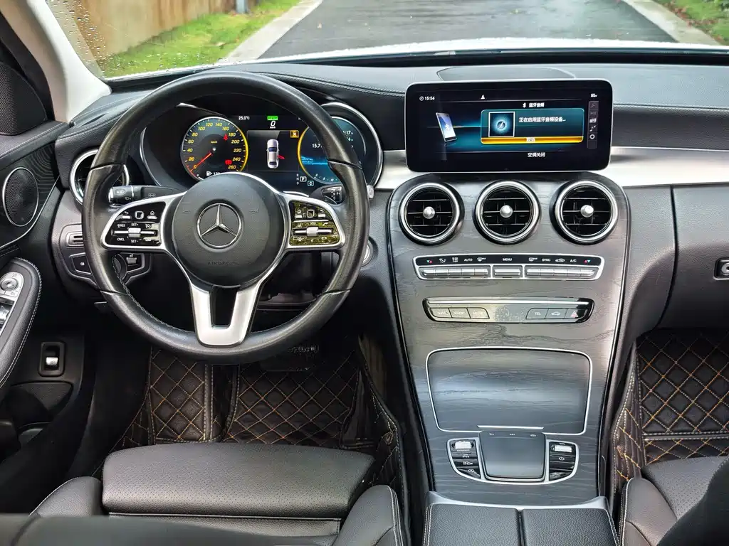 Mercedes-Benz C-Class 2019 — фото 17
