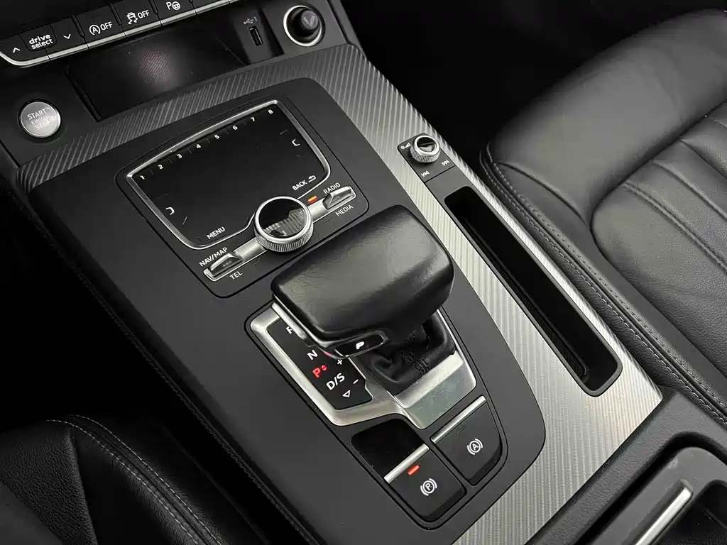 Audi Q5L 2021 — фото 13