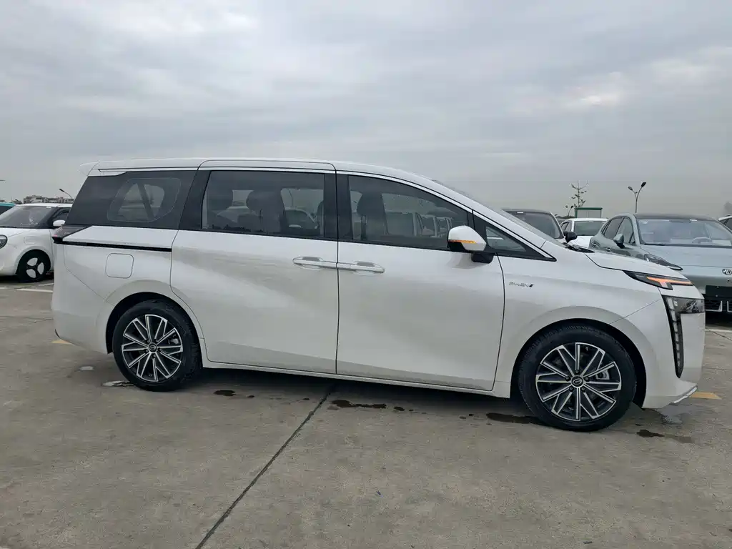GAC Motor E8 PHEV 2025 — фото 4