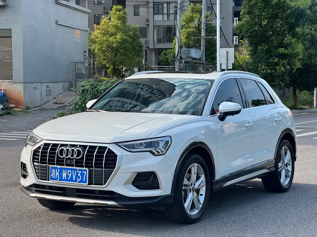 Audi Q3 2021 — фото 1