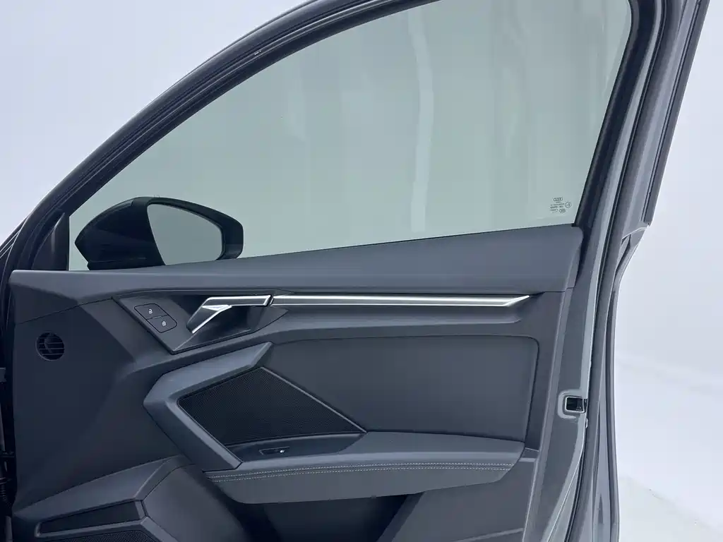 Audi A3 2023 — фото 24
