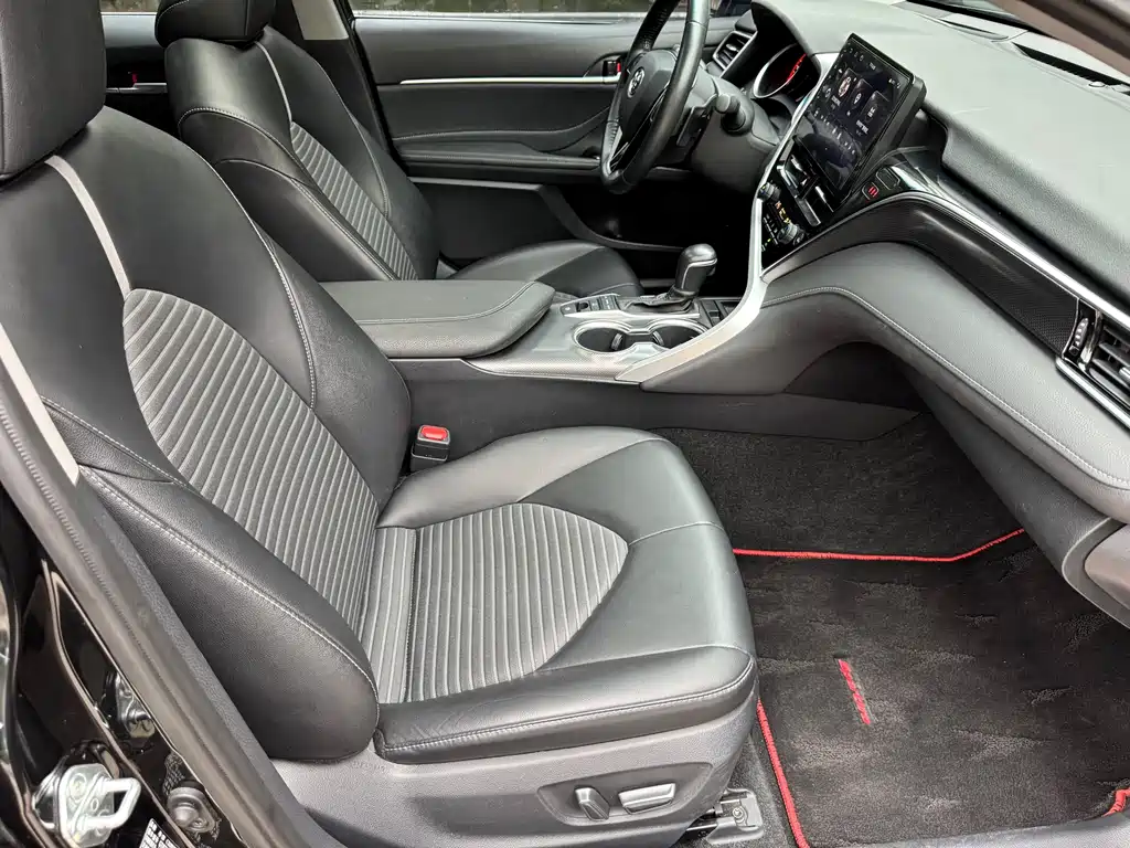 Toyota Camry 2023 — фото 15
