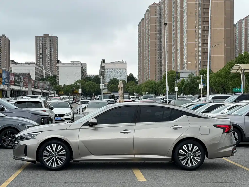 Nissan Teana 2022