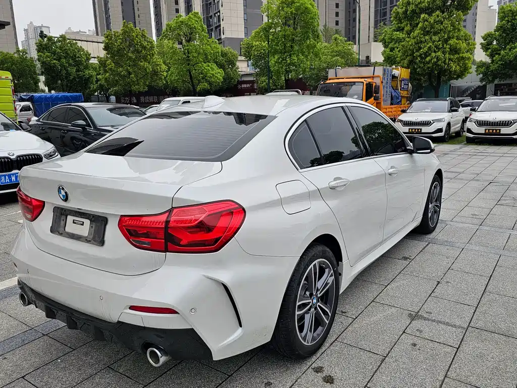 BMW 1 Series 2023 — фото 10