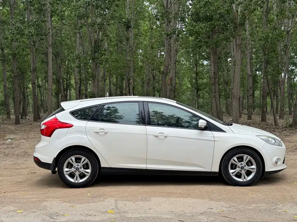Ford Focus 2013 — фото 4