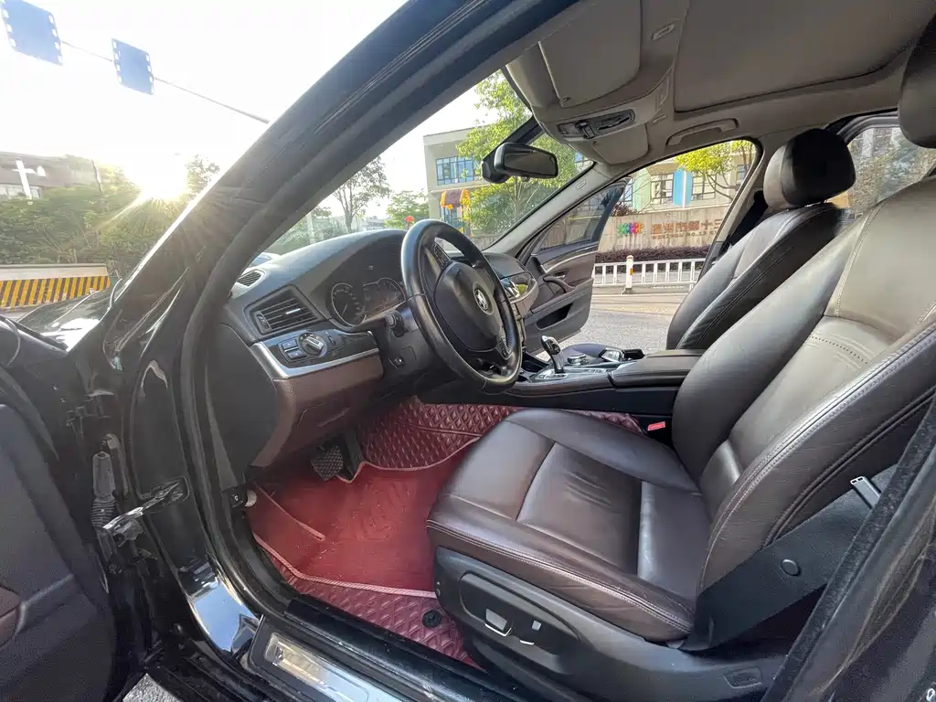 BMW 5 Series 2017 — фото 10