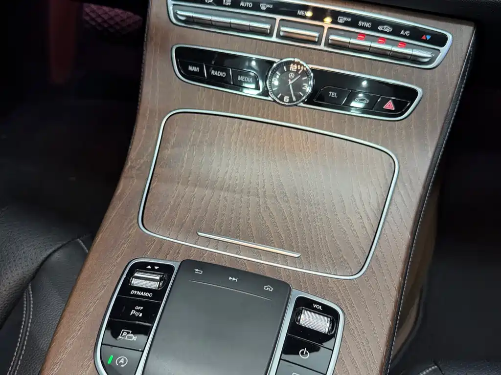 Mercedes-Benz E-Class 2020 — фото 18