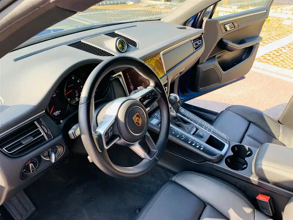 Porsche Macan 2021 — фото 11