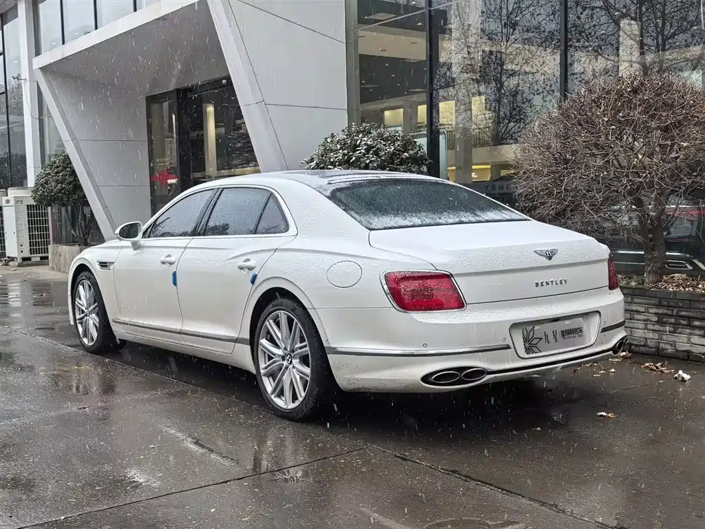 Bentley Flying Spur PHEV 2024 — фото 2