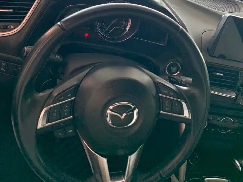 Mazda CX-4 2017 — фото 11