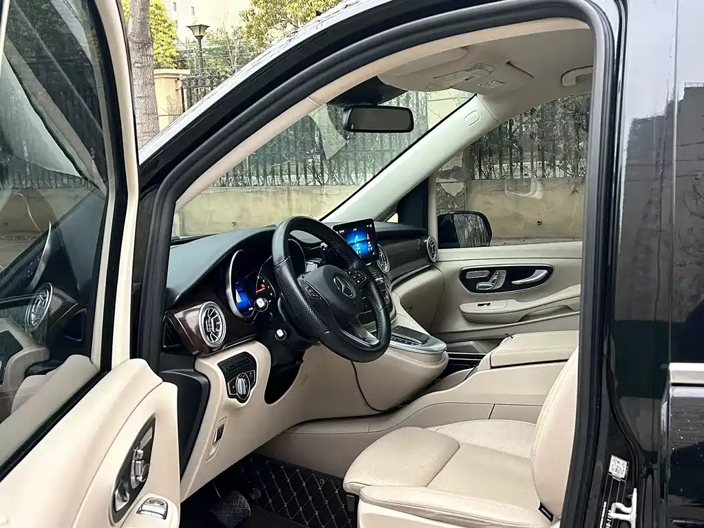 Mercedes-Benz V-Class 2023 — фото 8