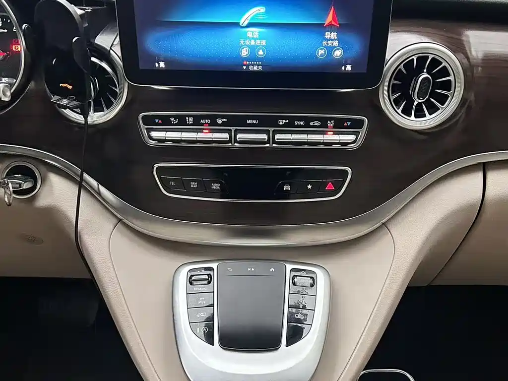 Mercedes-Benz V-Class 2023 — фото 12