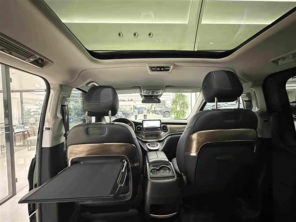 Mercedes-Benz V-Class 2021 — фото 20