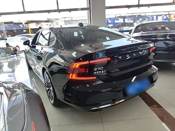 Volvo S90 2025