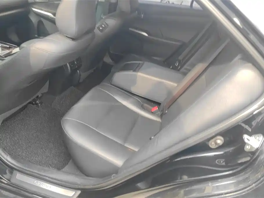 Toyota Camry 2015 — фото 11