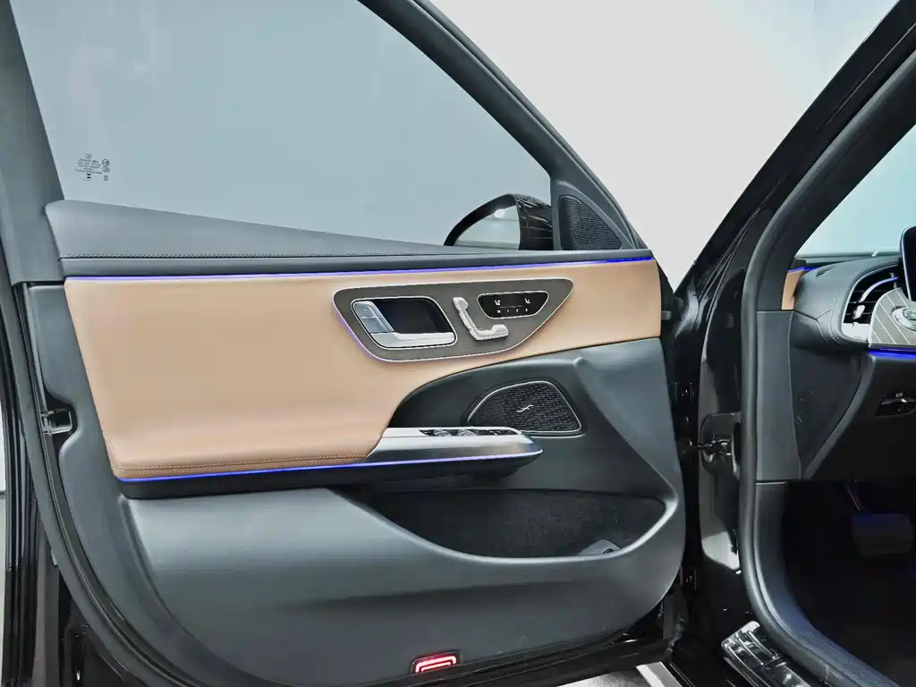 Mercedes-Benz E-Class 2025 — фото 34