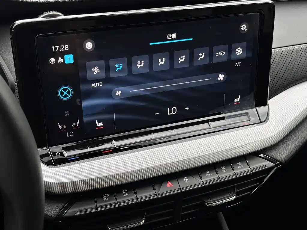Skoda Octavia 2023 — фото 8