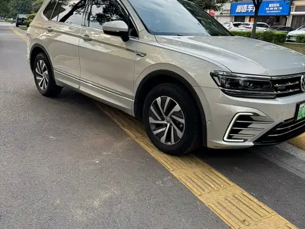 Volkswagen Tiguan L Plug-In Hybrid 2020