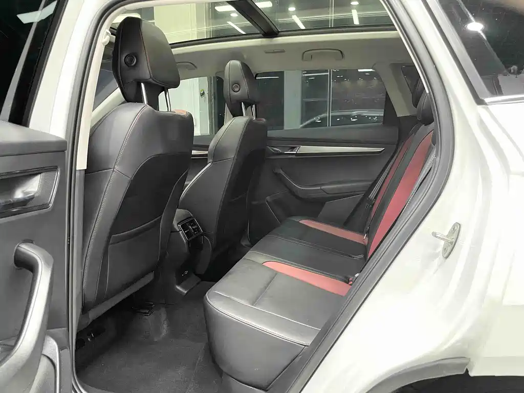 Skoda Karoq 2023 — фото 10