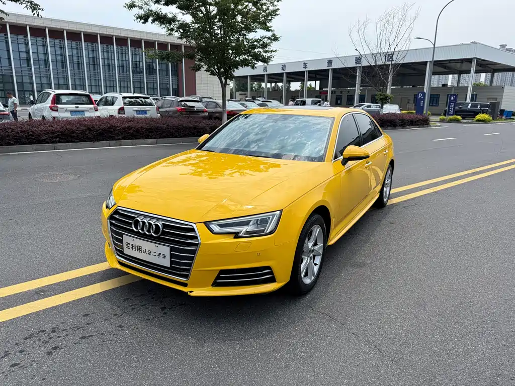 Audi A4L 2018 — фото 1