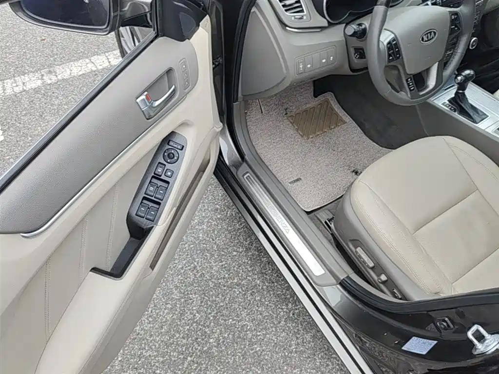 Kia Cadenza 2016 — фото 16