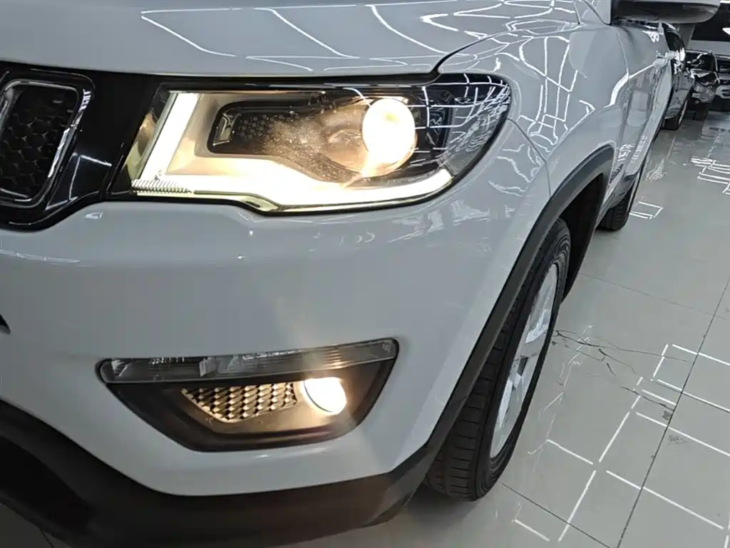 Jeep Compass 2019 — фото 24