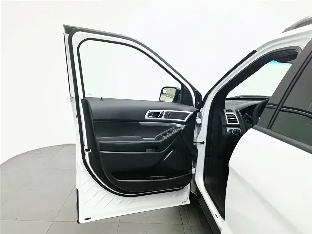 Ford Explorer 2015 — фото 14