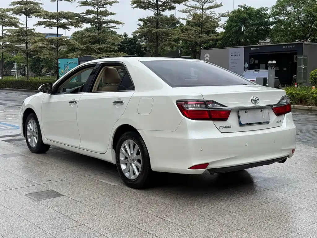 Toyota Camry 2016 — фото 6