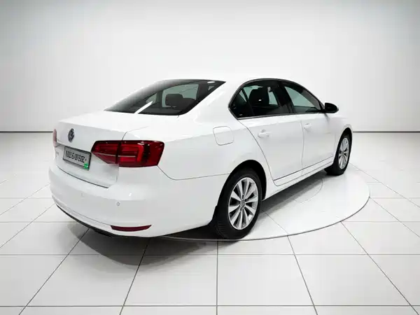 Volkswagen Sagitar 2016