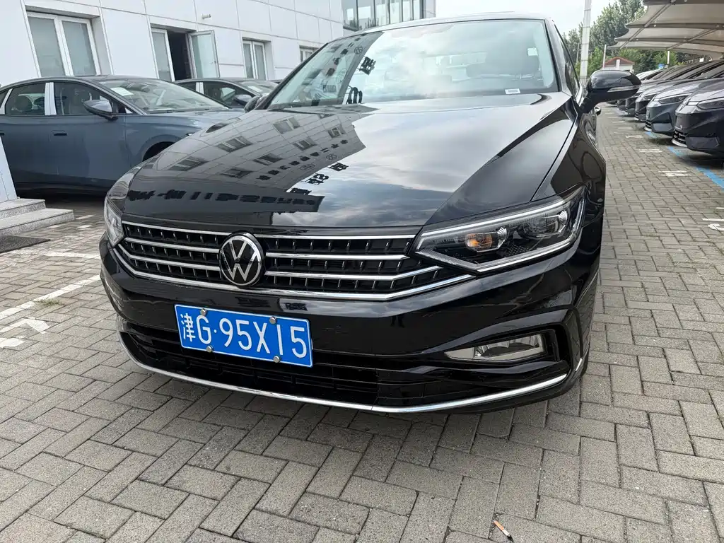 Volkswagen Magotan 2025